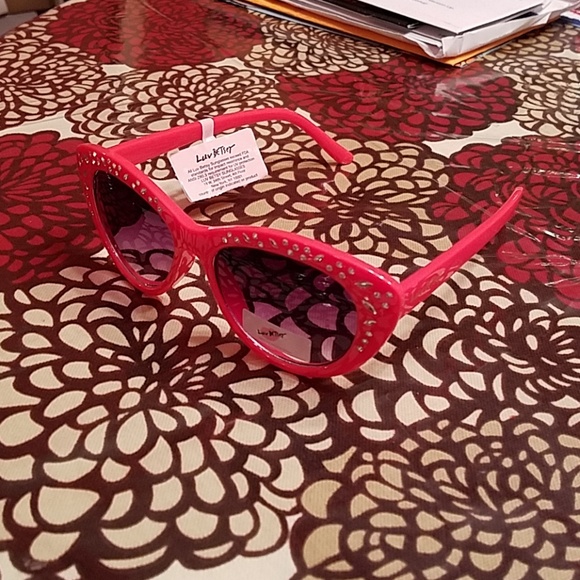 NWT Betsey Johnson sunglasses - Picture 3 of 5